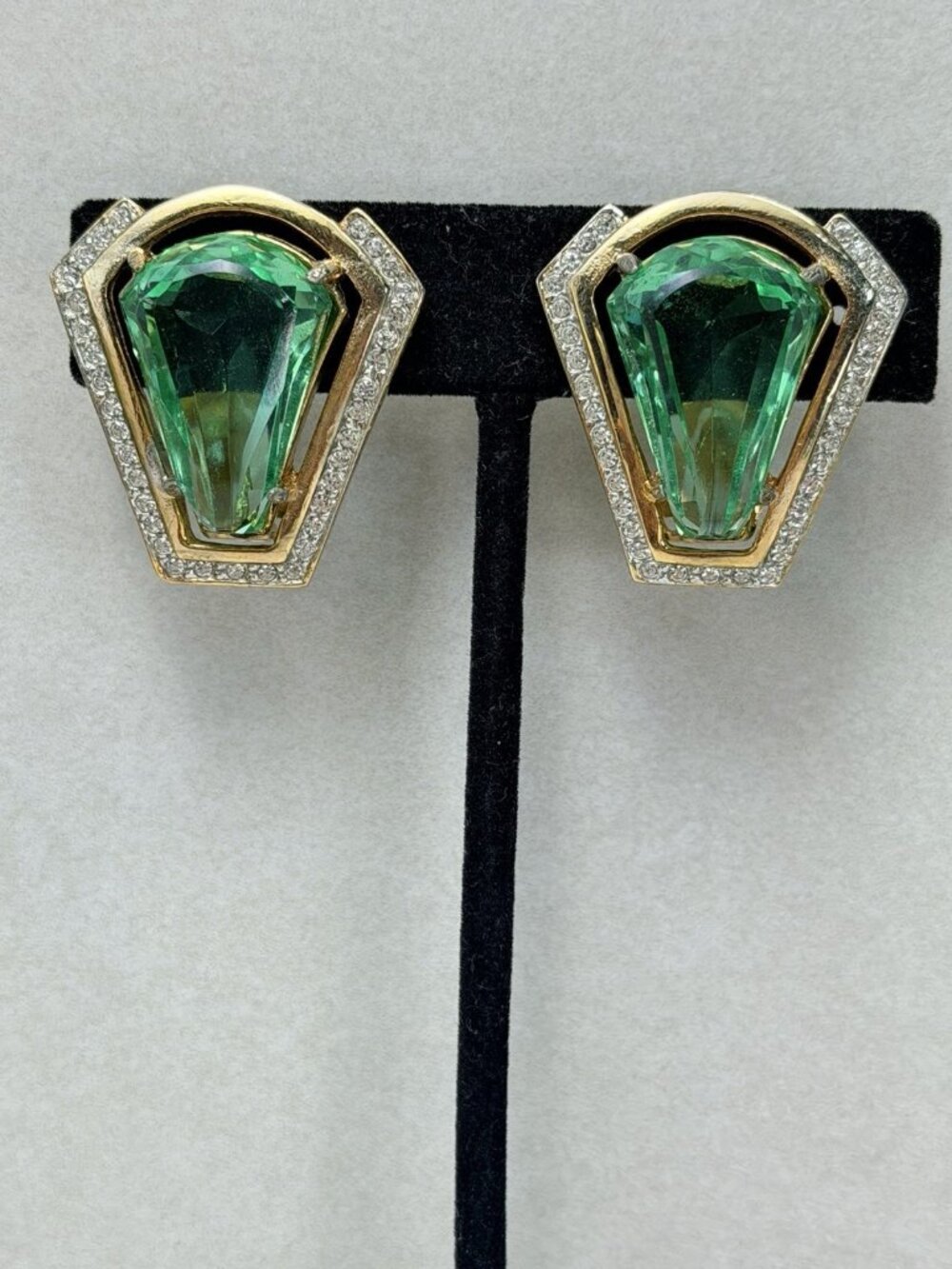 Vintage Stunning Green Statement Clip On Earrings Gold Tone Dramatic